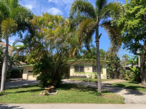 Tropical Classic Retro Florida, Private 2 bedroom Suite with Best Location